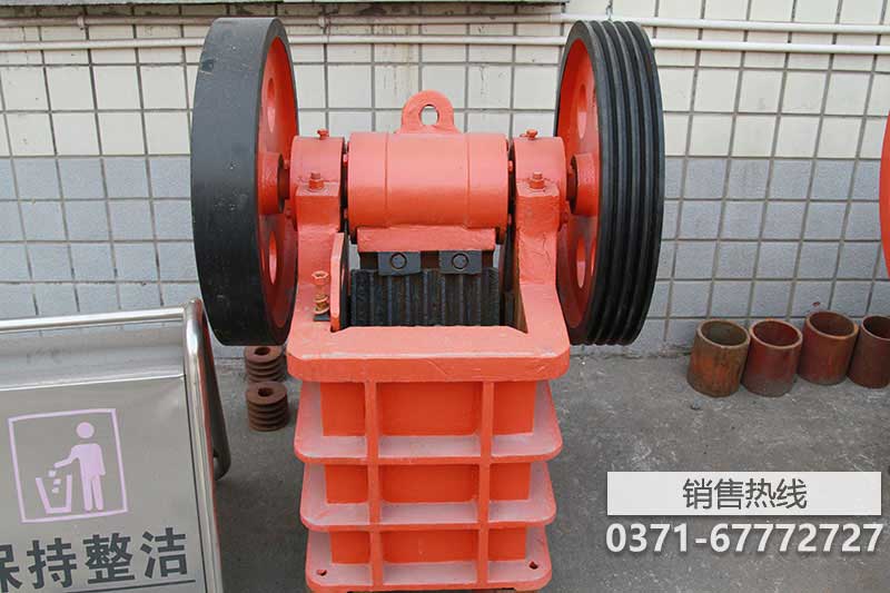 履带式单头岩石破碎机是挖机吗